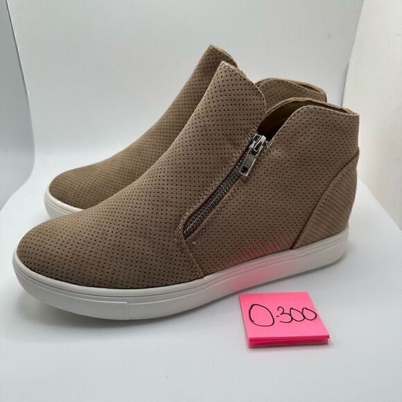 CUSHIONAIRE Women's Hart Hidden Wedge Sneaker 8 WIDE BROWN - Picture 3 of 7